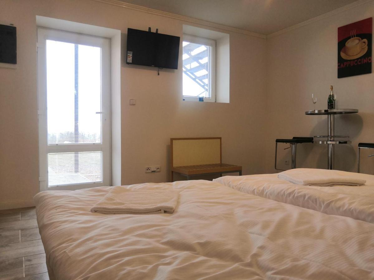 Vehlovice Apartments Mělník Kültér fotó